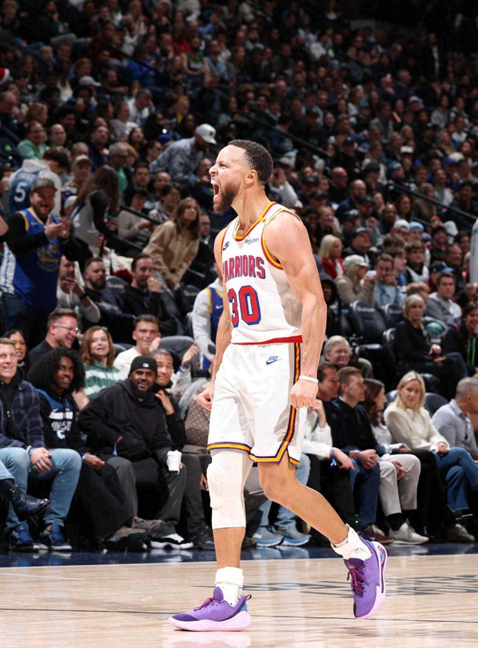 包含希腊男篮强势美国男篮，库里高光表现的词条