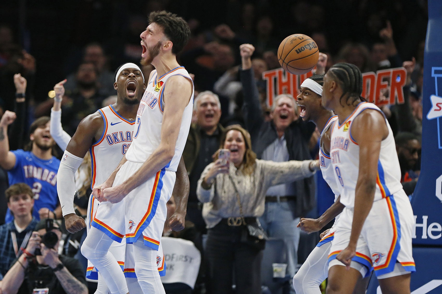 关于雷霆绝杀猛龙，波特统治全场的信息