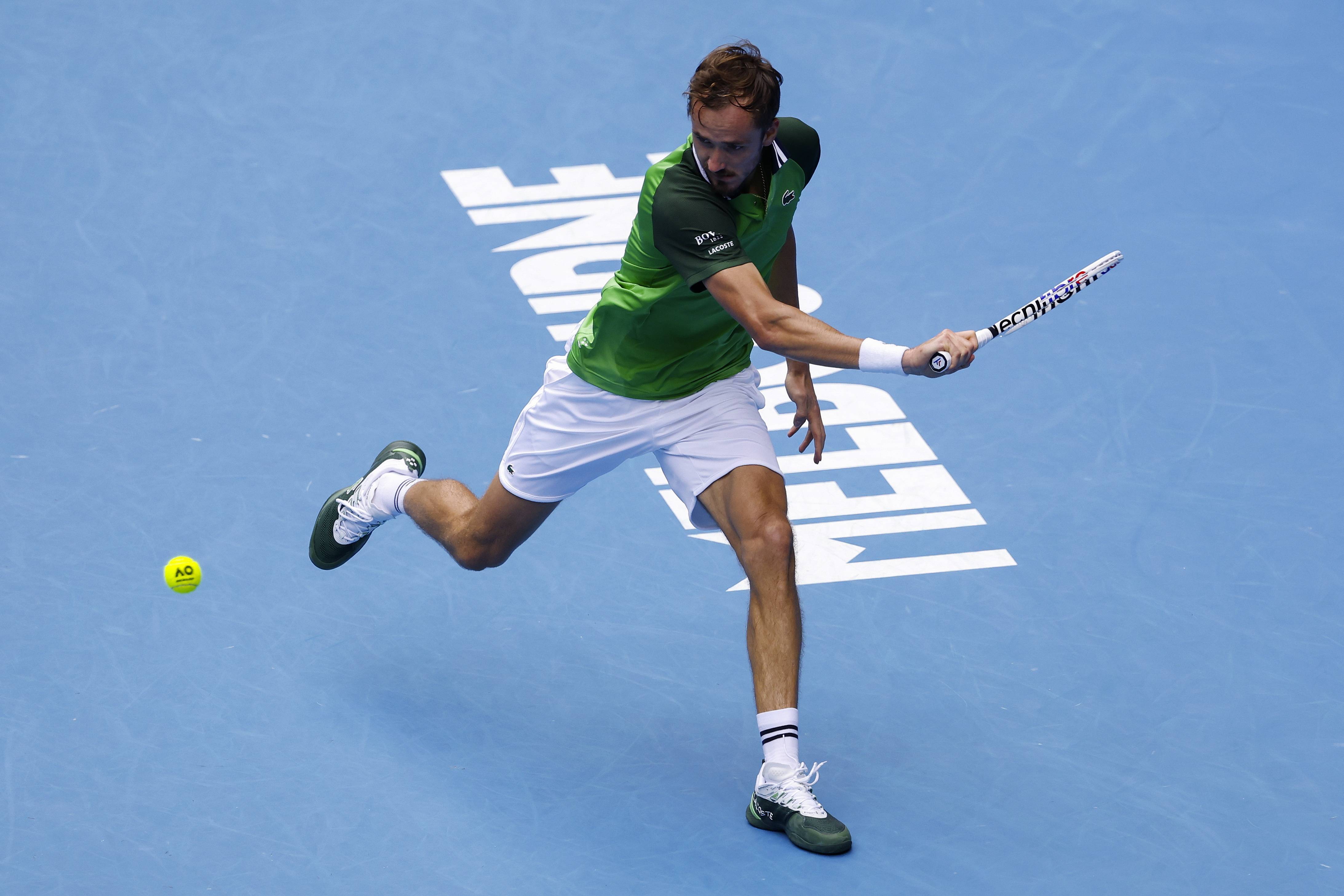 PG SOFT游戏-意大利网球队鏖战法国网球队，梅德韦杰夫绝境逆转的简单介绍