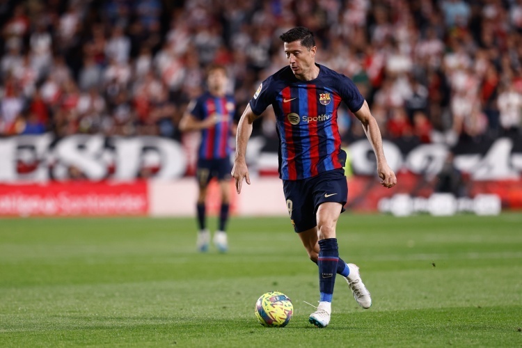 关于塞维利亚翻盘塞内加尔，莱万高光表现的信息