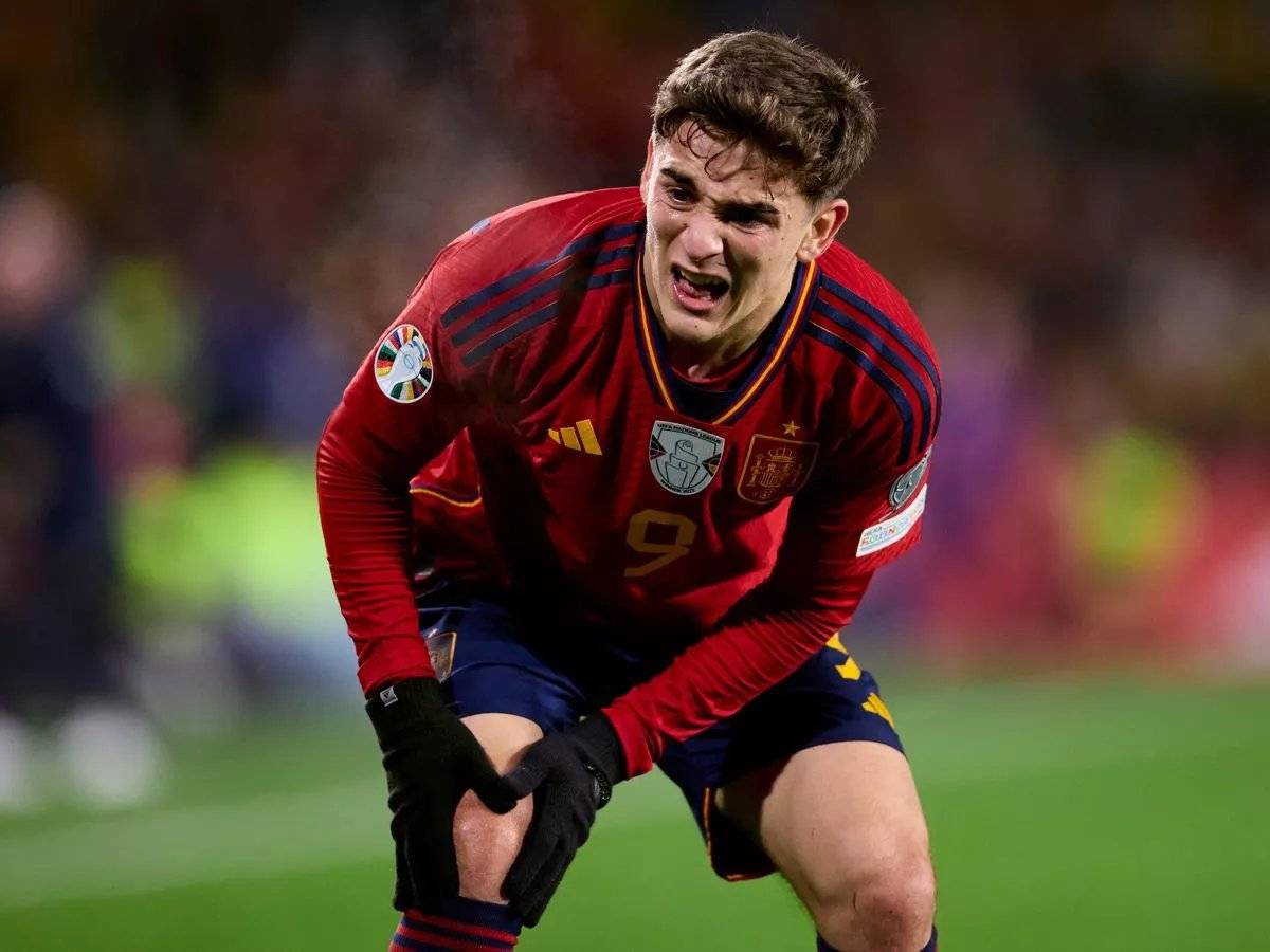 关于巴萨后卫紧急接受手术，休战数周的信息