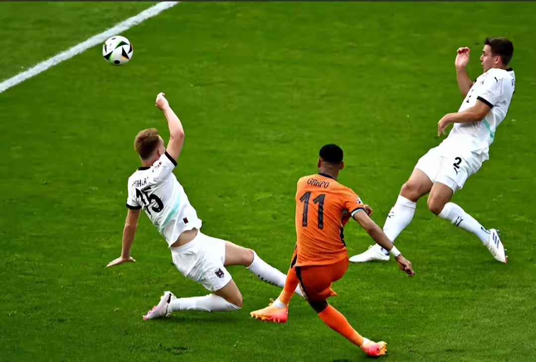 欧洲杯预选赛赛场上的精彩对决持续激烈