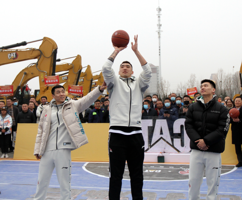 山西男篮举行球迷见面会互动亲近