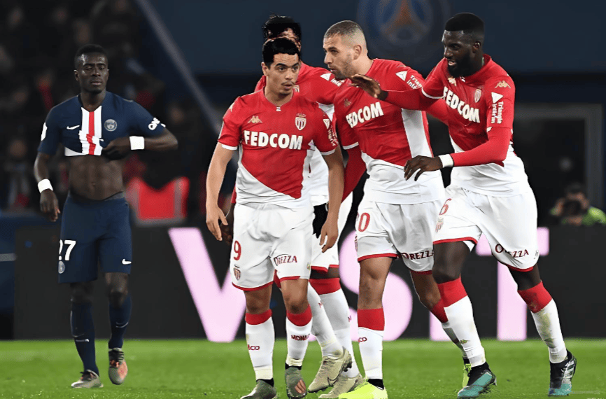 曼联客场小胜摩纳哥，晋级欧冠淘汰赛