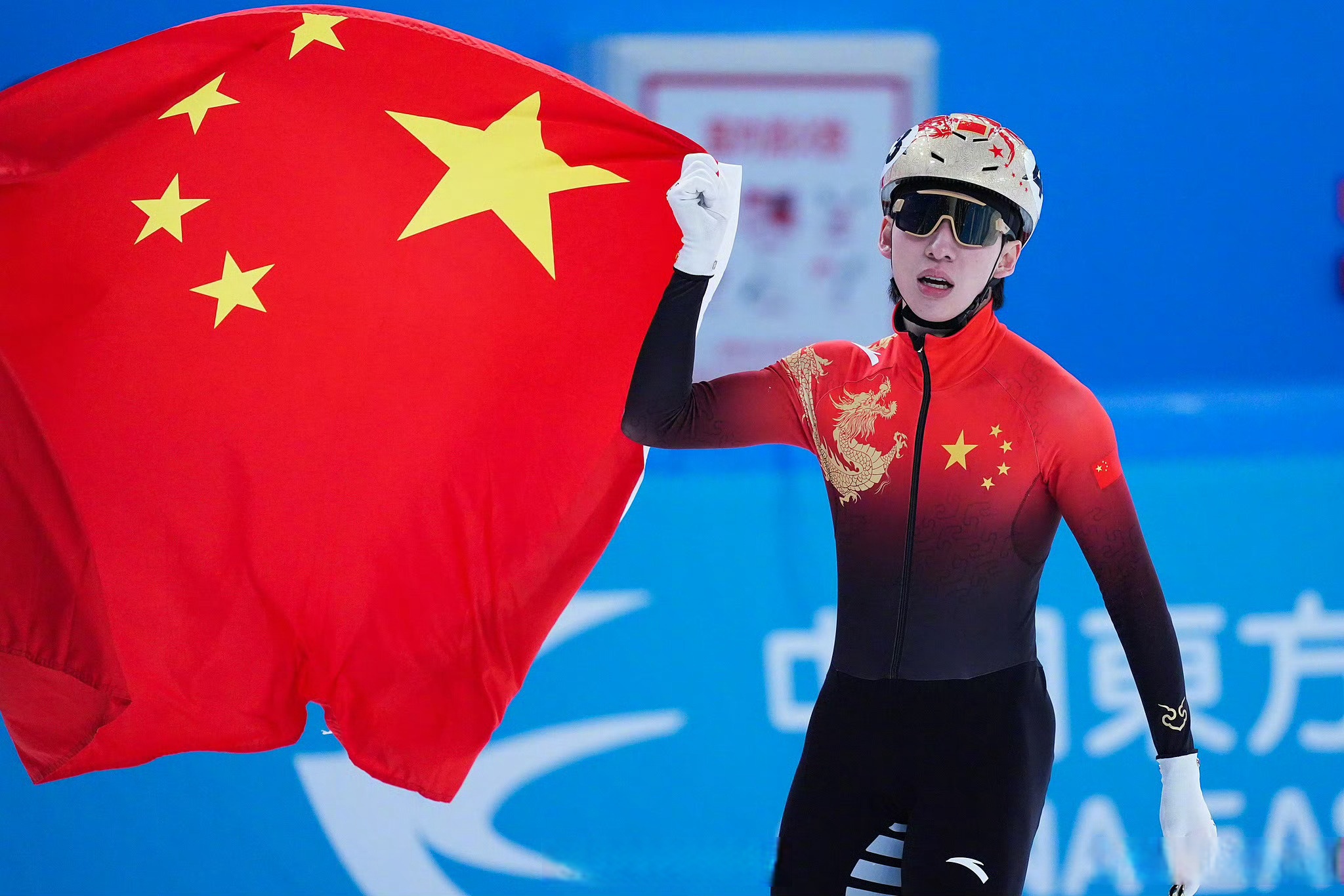 国家队比赛中展现出色攻防，成功晋级