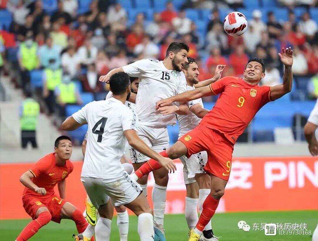 足球盛事全面展开，球员积极拼搏