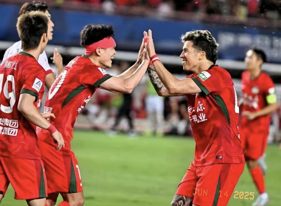 PG电子官方-足球赛场上一番搏杀，中国队实现逆袭