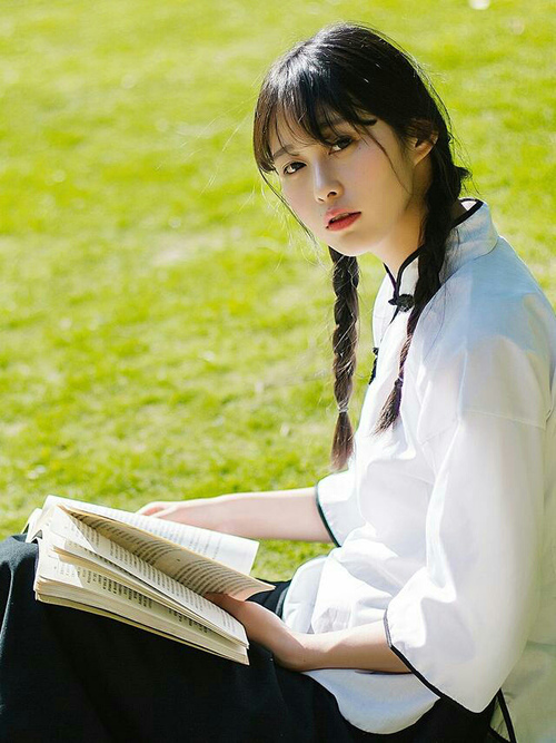 赛道与球场的双重奏，当76人鏖战老鹰，杜兰特在F1赛道接管比赛