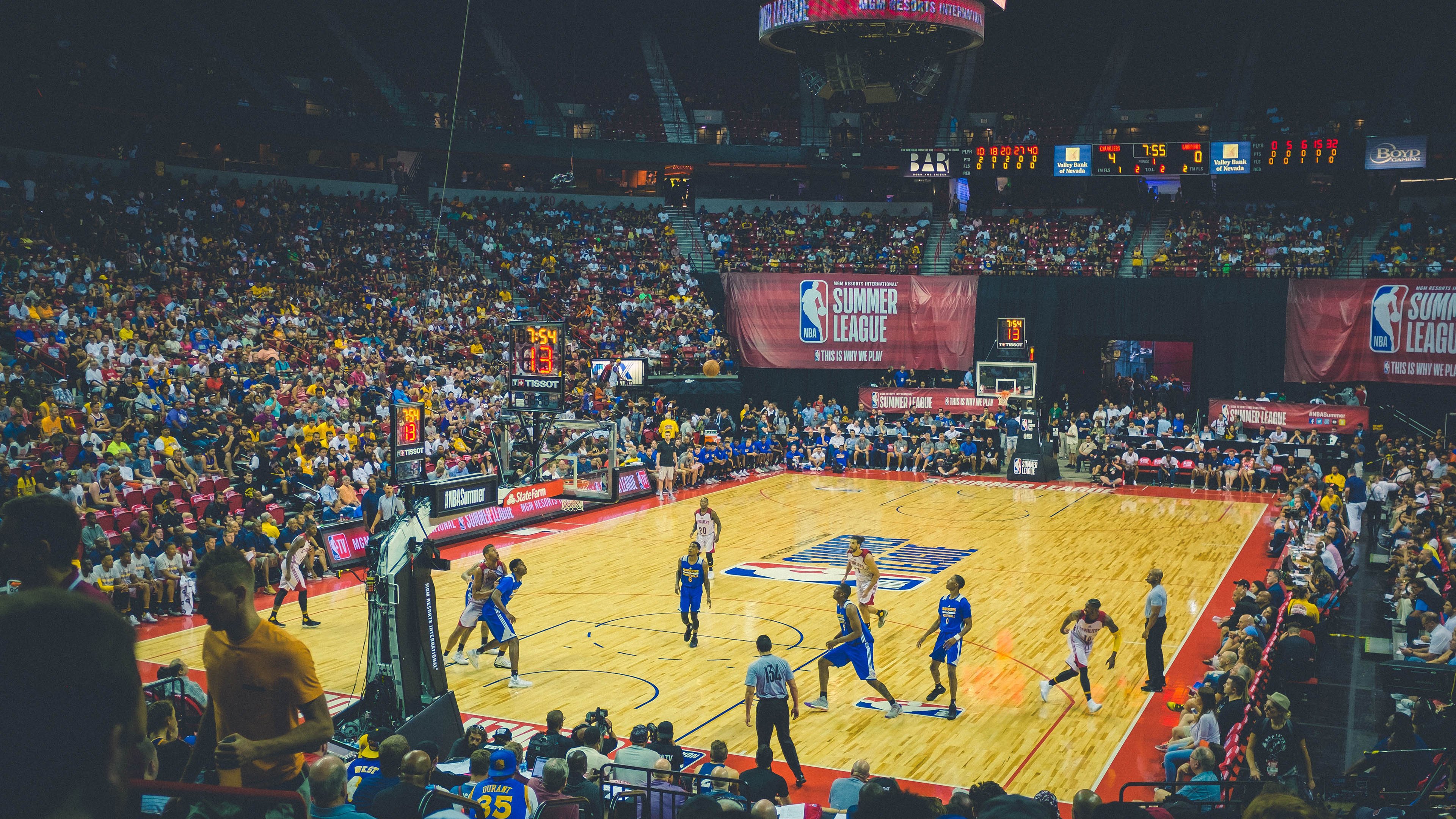 黄蜂对阵灰熊，武切维奇用一场非典型表演，诠释现代中锋的终极答案