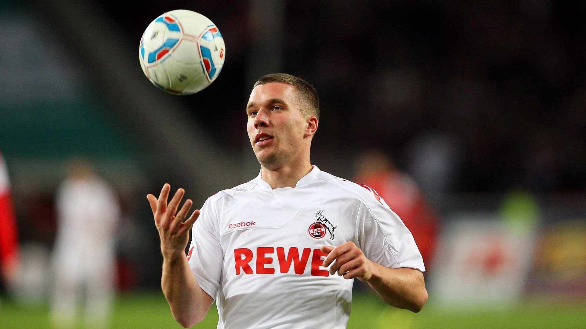 绿茵场外的横扫传奇，当欧冠半决赛遇见猛龙与活塞的宿命回响