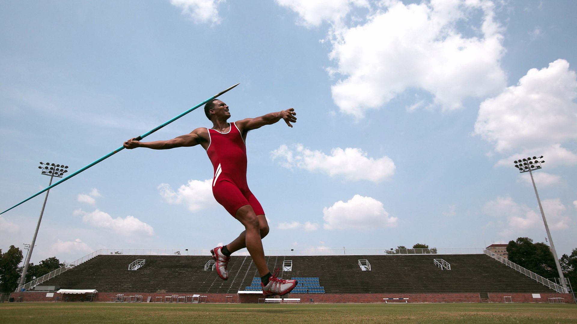 绿茵场外的本泽马时刻,当NBA季后赛之夜遇见冠军级表现