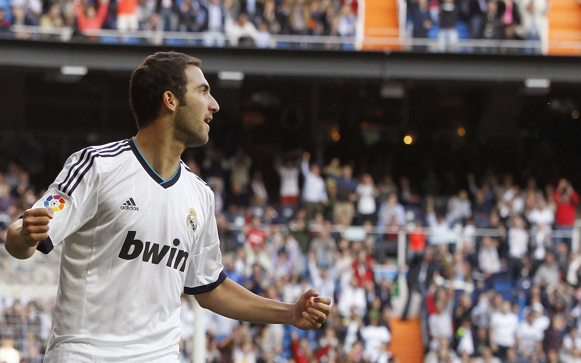 逆转之夜,萨拉赫一剑封喉,巴黎让伯纳乌陷入沉寂