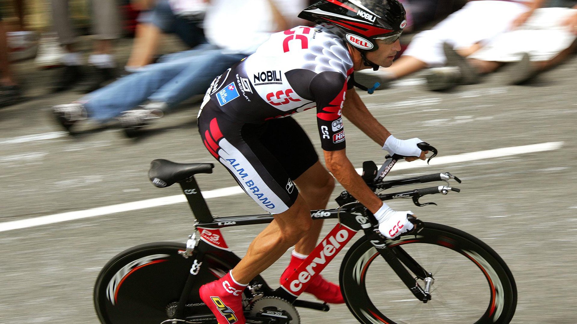 黄鸭组合引领德国战车碾过丹麦,团队足球的完美胜利